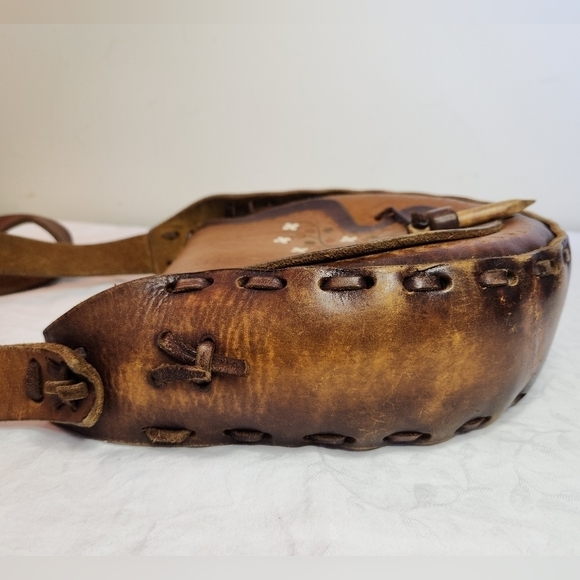 Vintage Floral Embossed Leather Purse - Picture 5 of 12